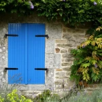 maison volets fermés en l’absence des propriétaires
