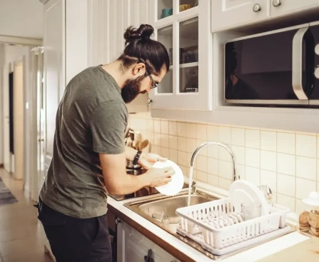 Produits ménagers courants cachant des vérités surprenantes sur un plan de travail